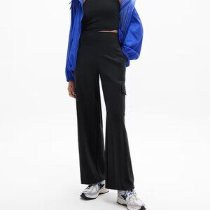 Like New Athleta Venice Cargo Pants - Black - M